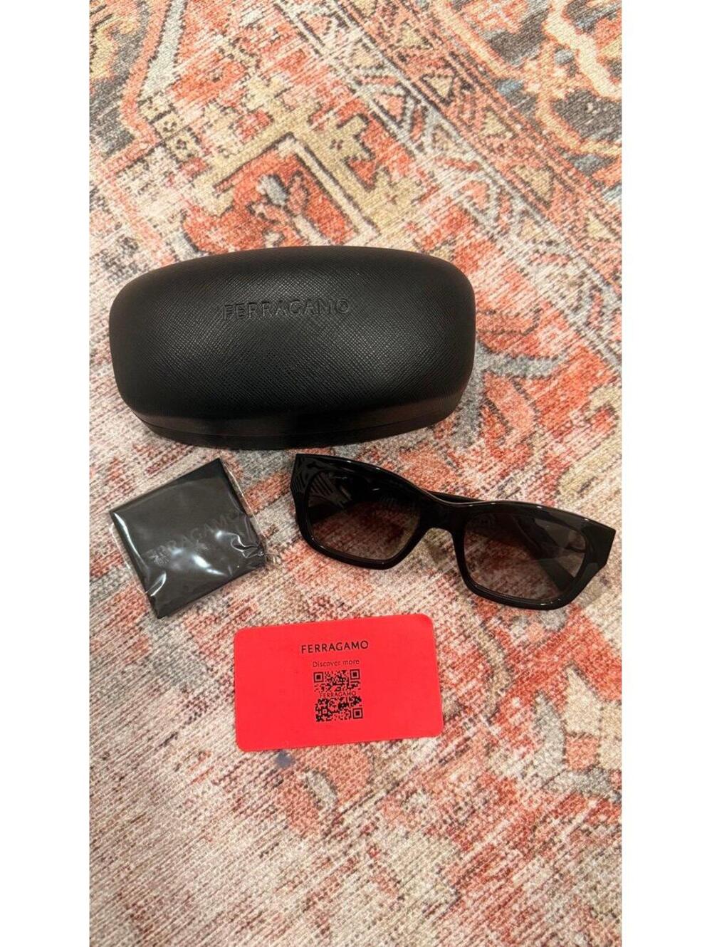 NEW Ferragamo Rectangular Sunglasses with case and cloth